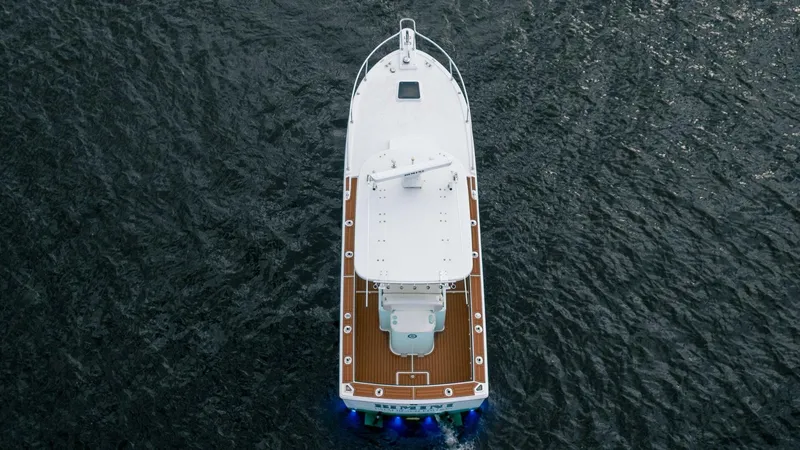 Slide: The Image of Bimini 24 Center Console 2009 - 10