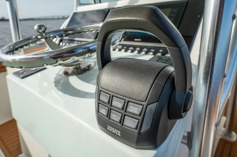 Slide: The Image of Bimini 24 Center Console 2009 - 21