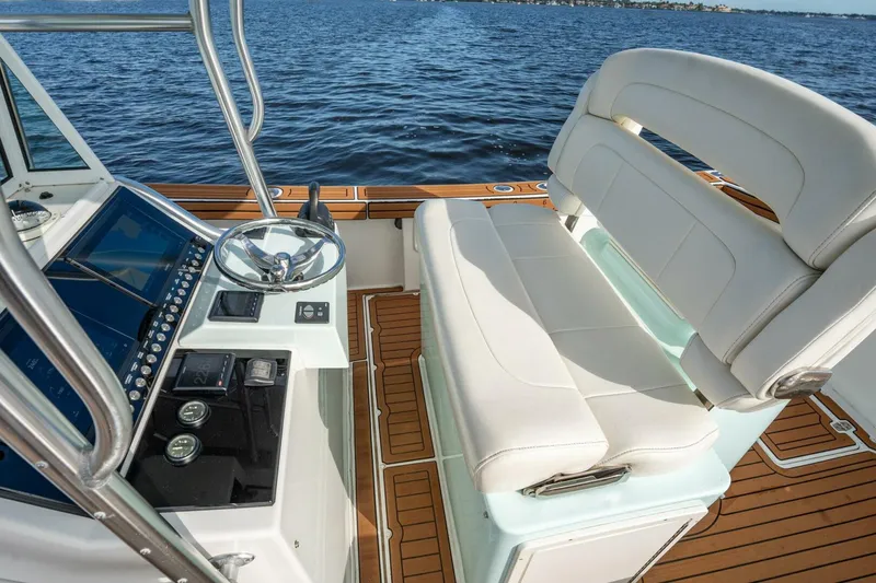 Slide: The Image of Bimini 24 Center Console 2009 - 22