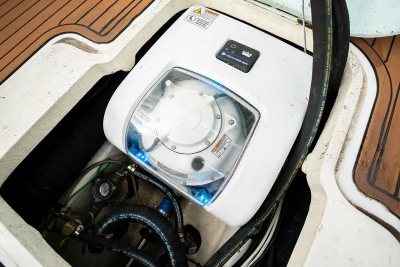 Slide: The Image of Bimini 24 Center Console 2009 - 25