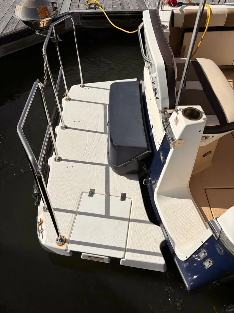 Slide: The Image of Cutwater 28 LE 2016 - 15