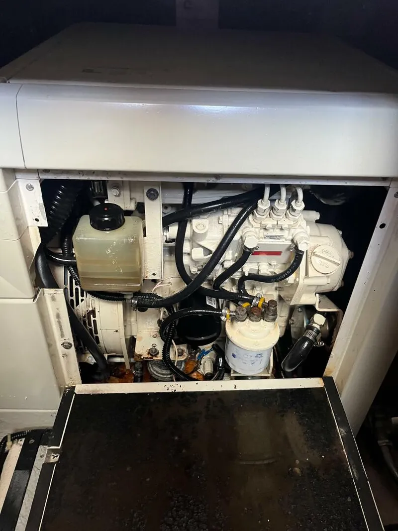 Slide: The Image of Carver Yachts 396 Motor Yacht 2000 - 36
