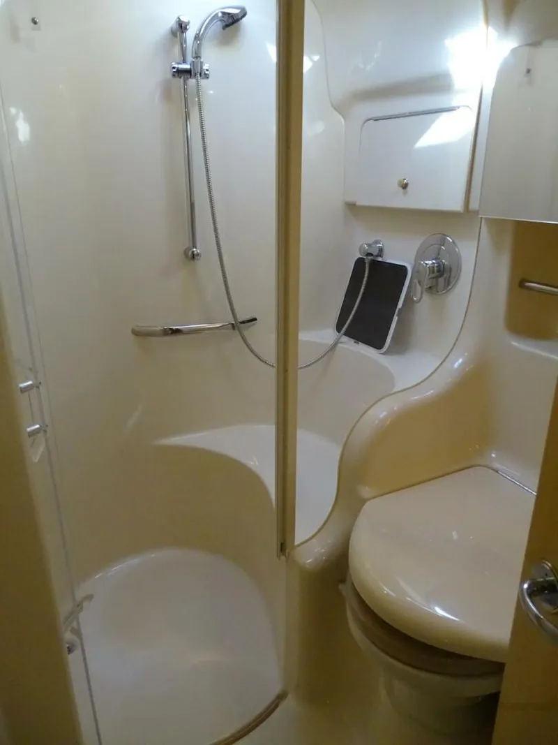 Slide: The Image of Sea Ray 410 Sundancer 2001 - 20