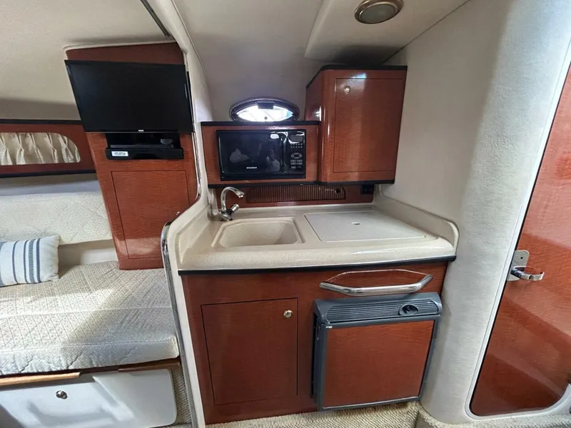 Slide: The Image of Sea Ray 280 Sundancer 2004 - 15