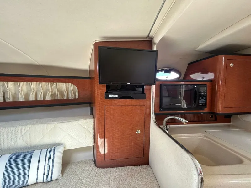 Slide: The Image of Sea Ray 280 Sundancer 2004 - 18