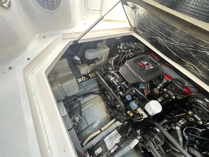 Slide: The Image of Sea Ray 280 Sundancer 2004 - 25