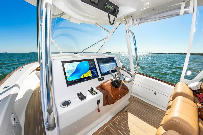 Slide: The Image of Custom Carolina 38 CC 2024 - 9