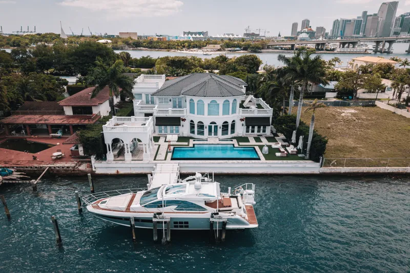 Slide: The Image of Azimut 55S 2017 - 15