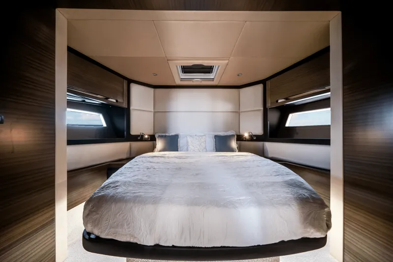 Slide: The Image of Azimut 55S 2017 - 20