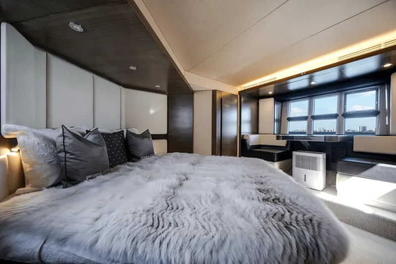 Slide: The Image of Azimut 55S 2017 - 25