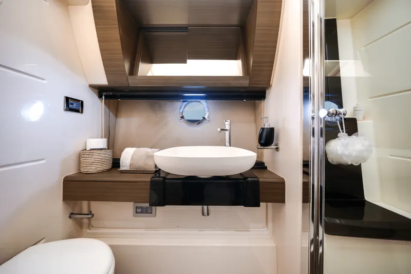 Slide: The Image of Azimut 55S 2017 - 31