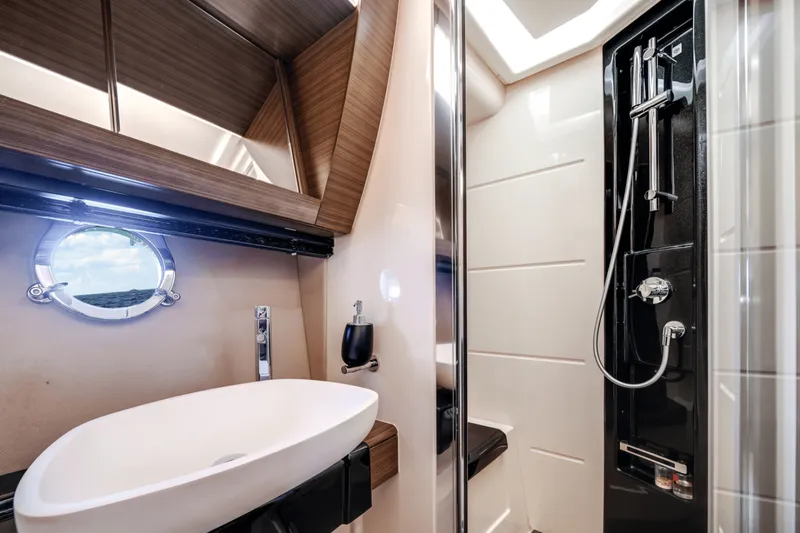 Slide: The Image of Azimut 55S 2017 - 32