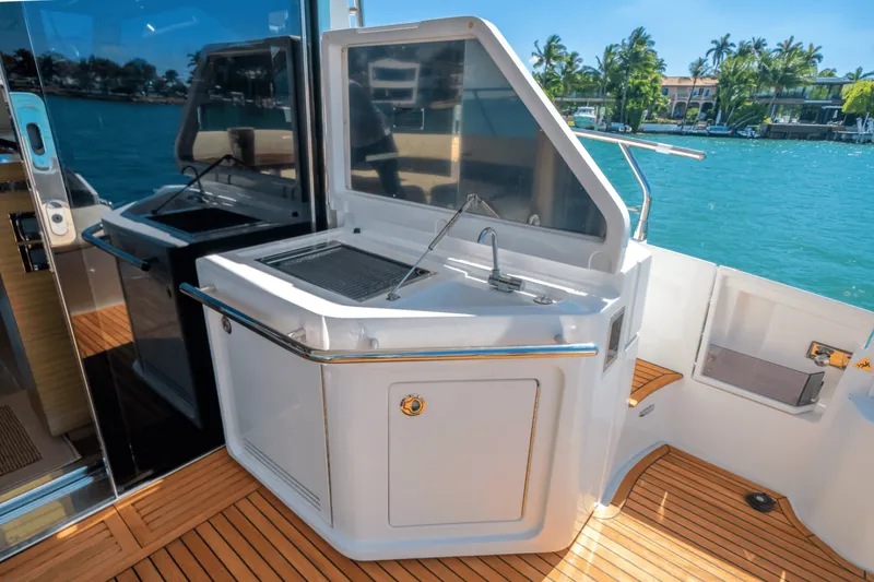 Slide: The Image of Azimut 55S 2017 - 44