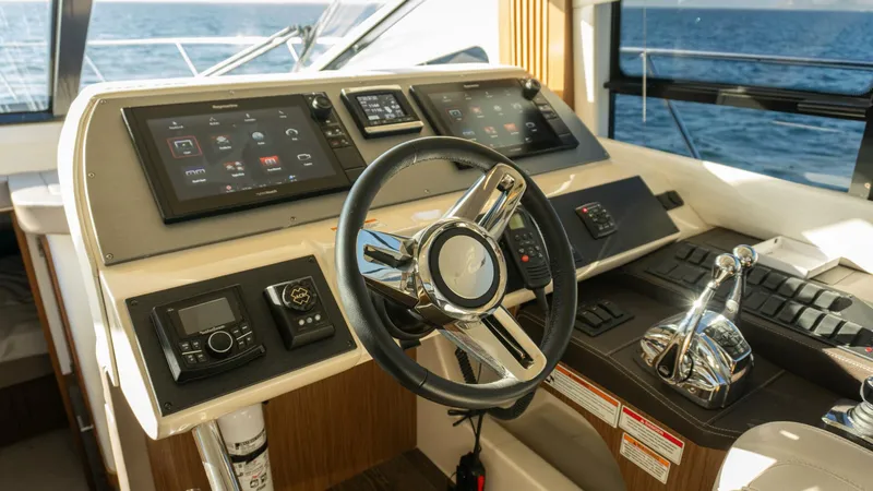 Slide: The Image of Sea Ray 51 Flybridge 2017 - 10