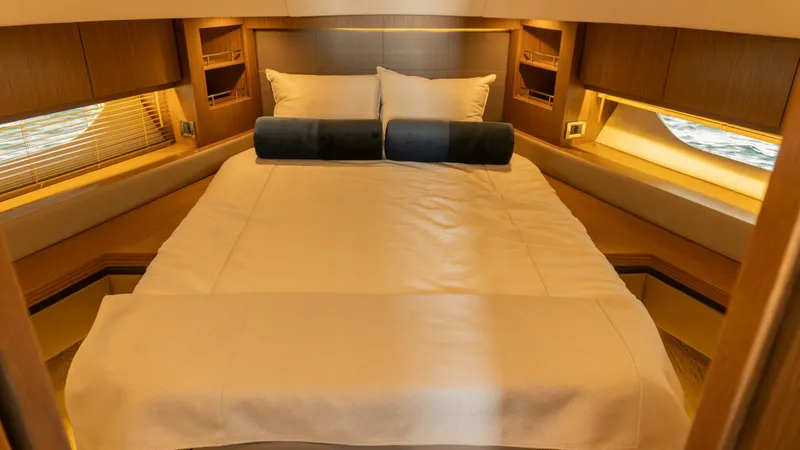Slide: The Image of Sea Ray 51 Flybridge 2017 - 11