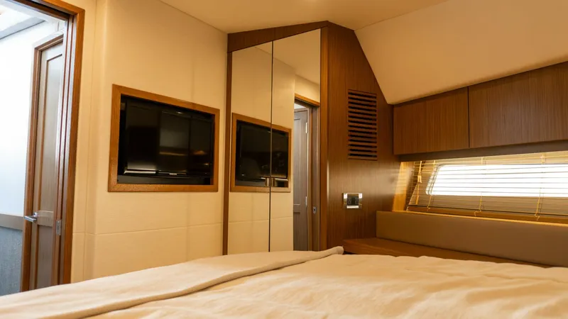 Slide: The Image of Sea Ray 51 Flybridge 2017 - 12