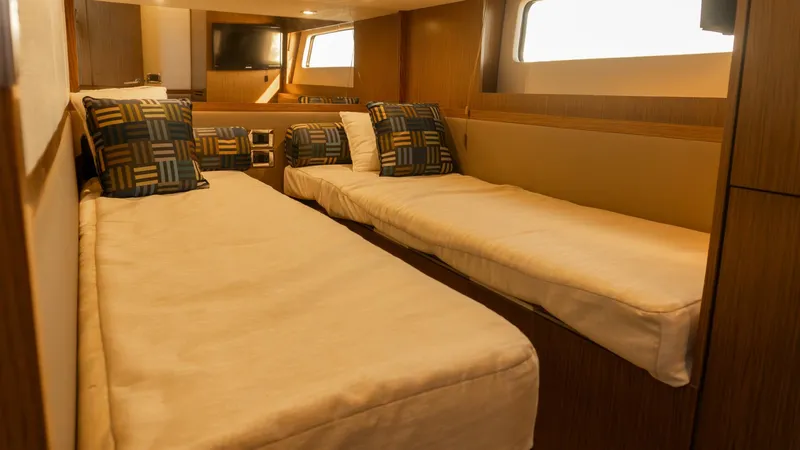 Slide: The Image of Sea Ray 51 Flybridge 2017 - 14