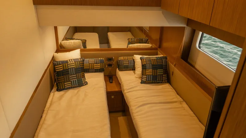Slide: The Image of Sea Ray 51 Flybridge 2017 - 15