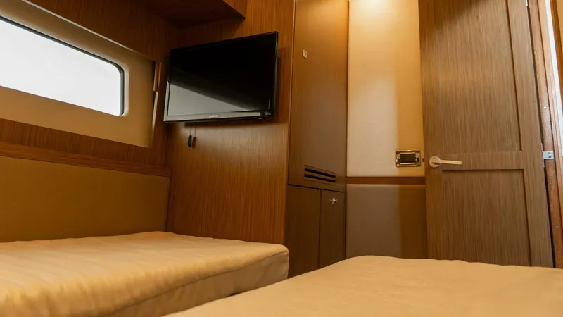 Slide: The Image of Sea Ray 51 Flybridge 2017 - 16