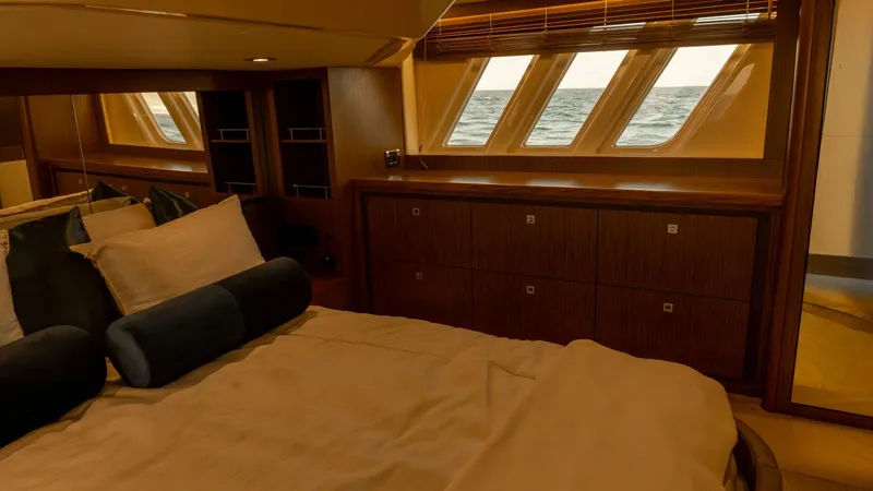 Slide: The Image of Sea Ray 51 Flybridge 2017 - 18