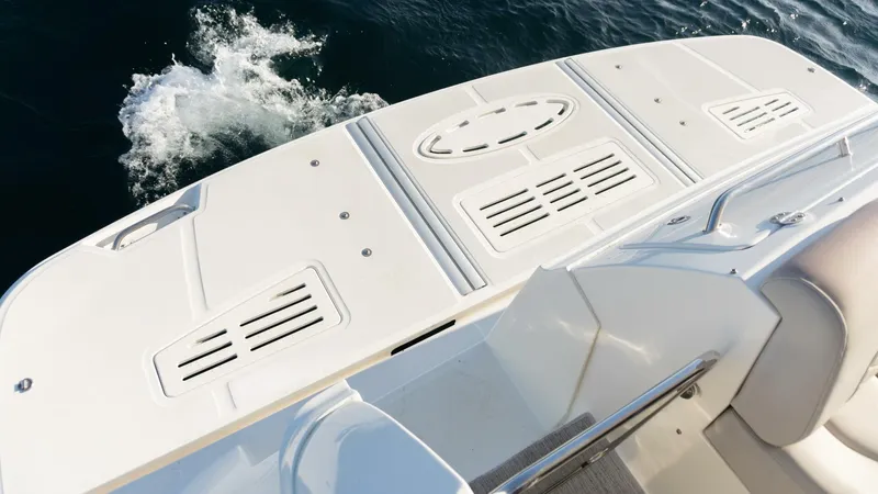 Slide: The Image of Sea Ray 51 Flybridge 2017 - 23