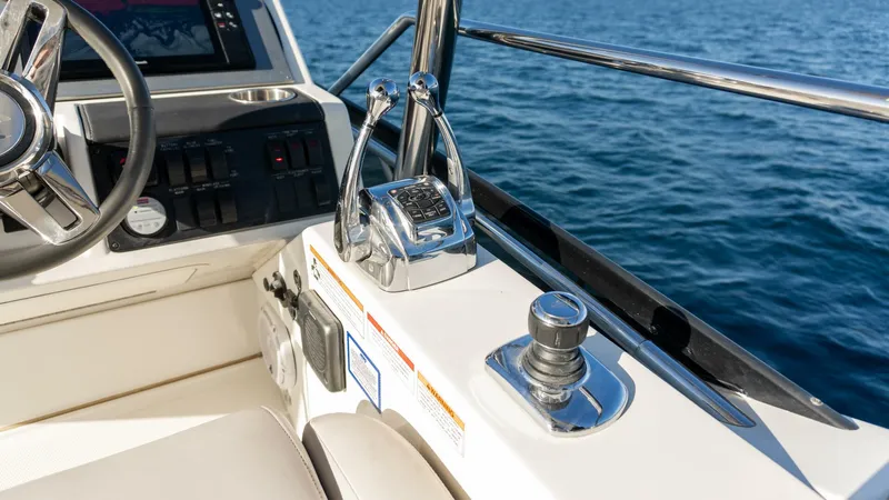 Slide: The Image of Sea Ray 51 Flybridge 2017 - 31