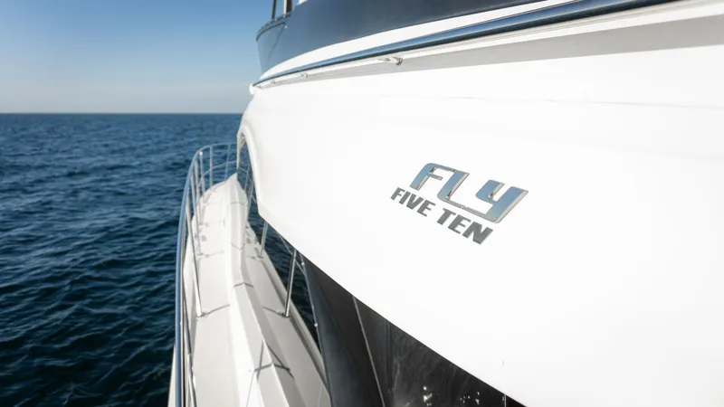 Slide: The Image of Sea Ray 51 Flybridge 2017 - 34