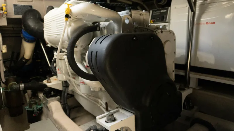 Slide: The Image of Sea Ray 51 Flybridge 2017 - 36