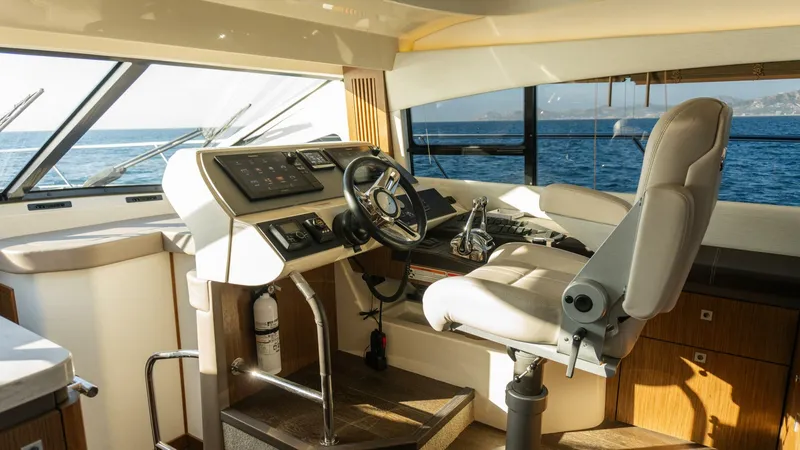 Slide: The Image of Sea Ray 51 Flybridge 2017 - 8