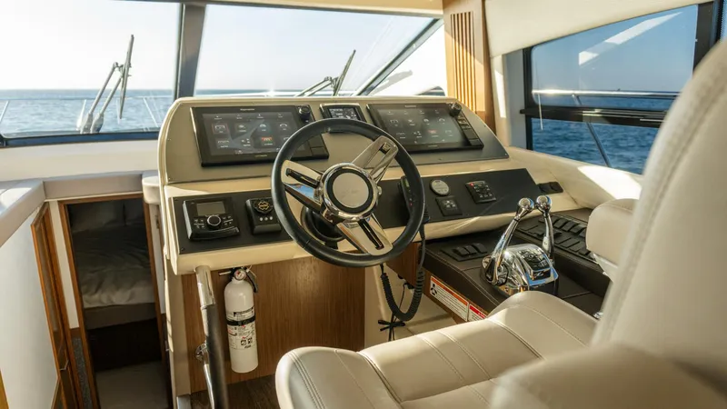 Slide: The Image of Sea Ray 51 Flybridge 2017 - 9