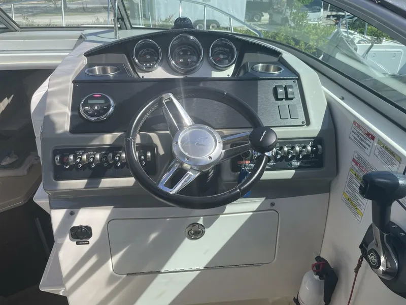 Slide: The Image of Sea Ray 260 Sundancer 2015 - 16