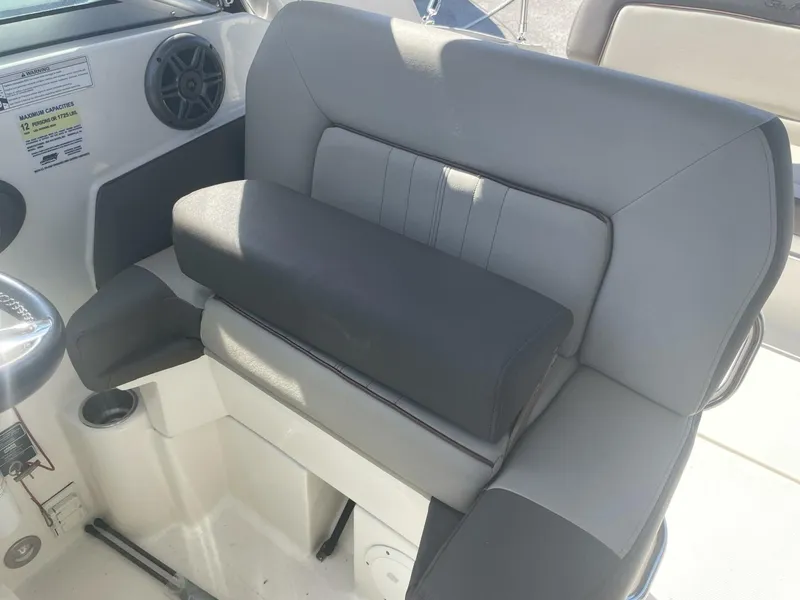 Slide: The Image of Sea Ray 260 Sundancer 2015 - 17