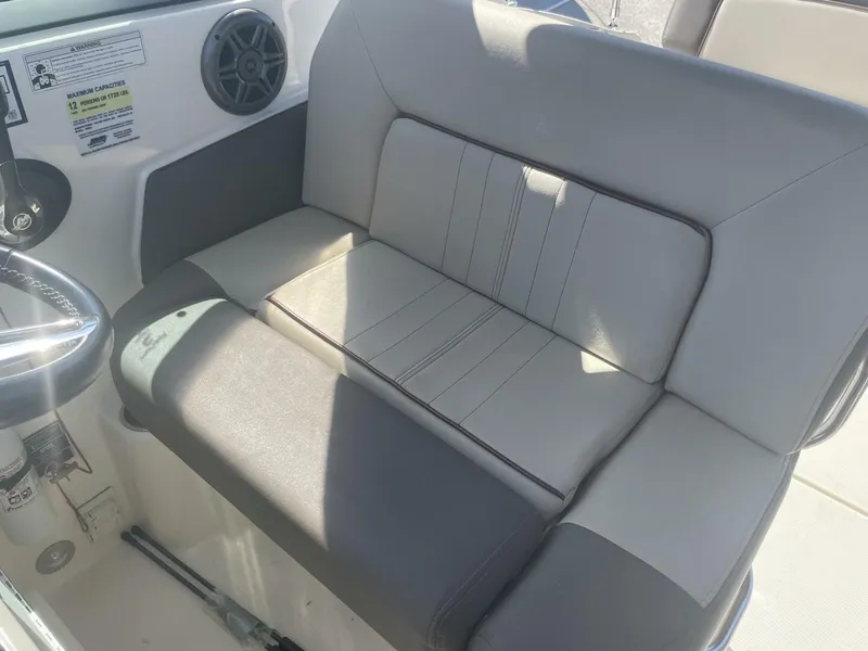 Slide: The Image of Sea Ray 260 Sundancer 2015 - 18