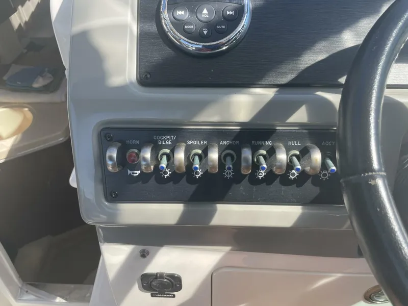 Slide: The Image of Sea Ray 260 Sundancer 2015 - 21