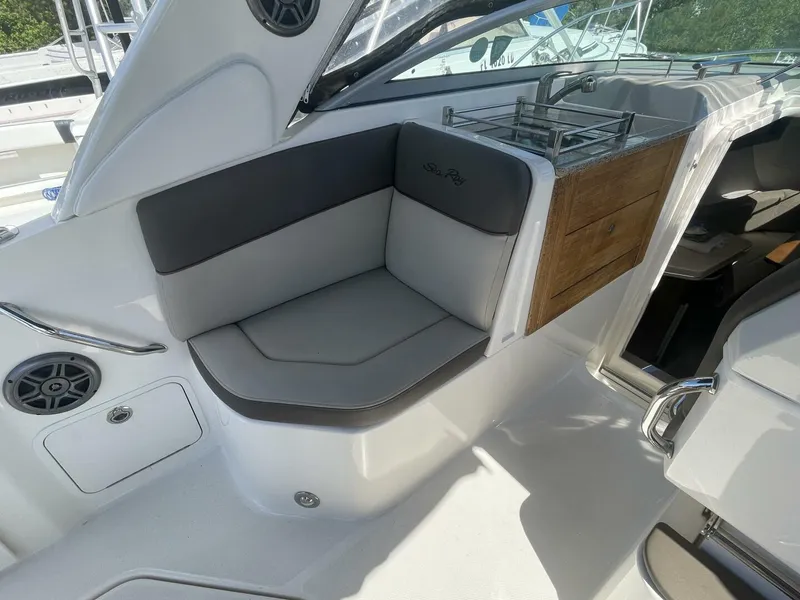 Slide: The Image of Sea Ray 260 Sundancer 2015 - 26