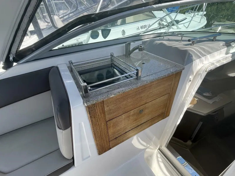 Slide: The Image of Sea Ray 260 Sundancer 2015 - 27