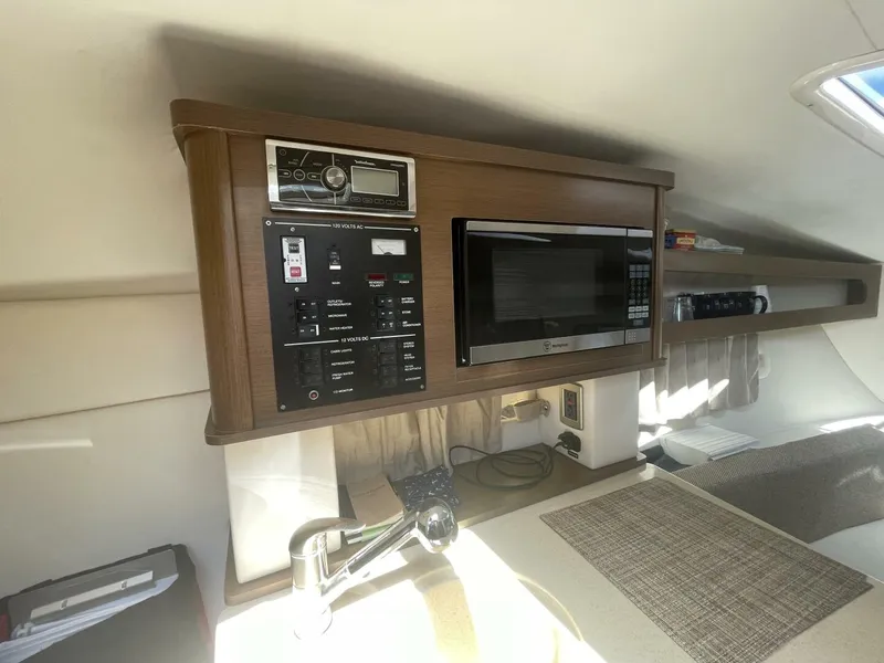 Slide: The Image of Sea Ray 260 Sundancer 2015 - 30