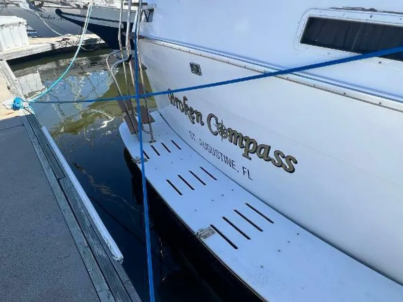 Slide: The Image of Gulfstar 44 Aft Cabin MY 1986 - 4