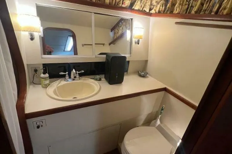 Slide: The Image of Gulfstar 44 Aft Cabin MY 1986 - 44