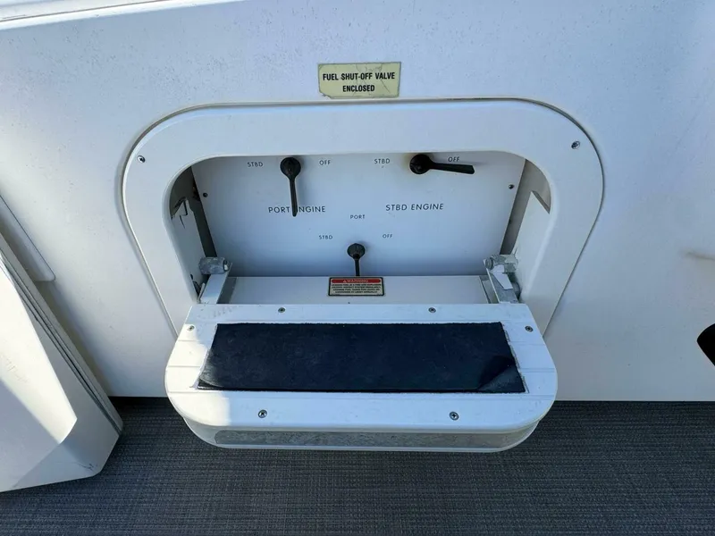 Slide: The Image of Sea Ray 450 Sundancer 1997 - 13