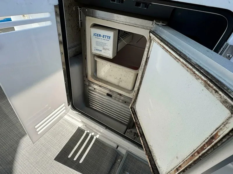 Slide: The Image of Sea Ray 450 Sundancer 1997 - 14