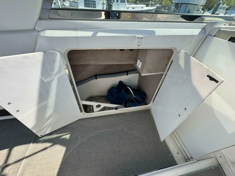 Slide: The Image of Sea Ray 450 Sundancer 1997 - 17