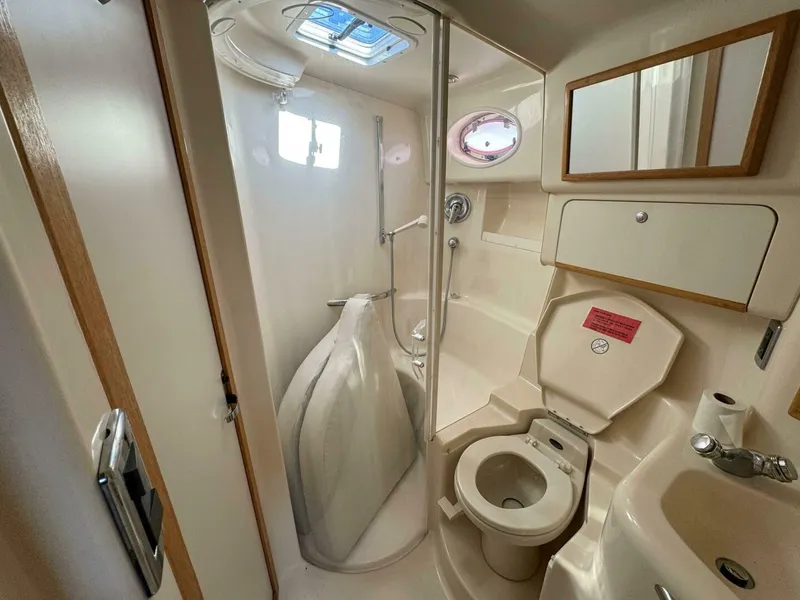 Slide: The Image of Sea Ray 450 Sundancer 1997 - 26