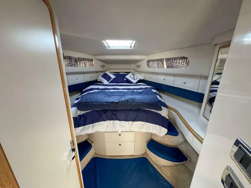 Slide: The Image of Sea Ray 450 Sundancer 1997 - 27