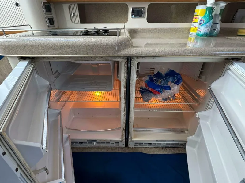 Slide: The Image of Sea Ray 450 Sundancer 1997 - 29