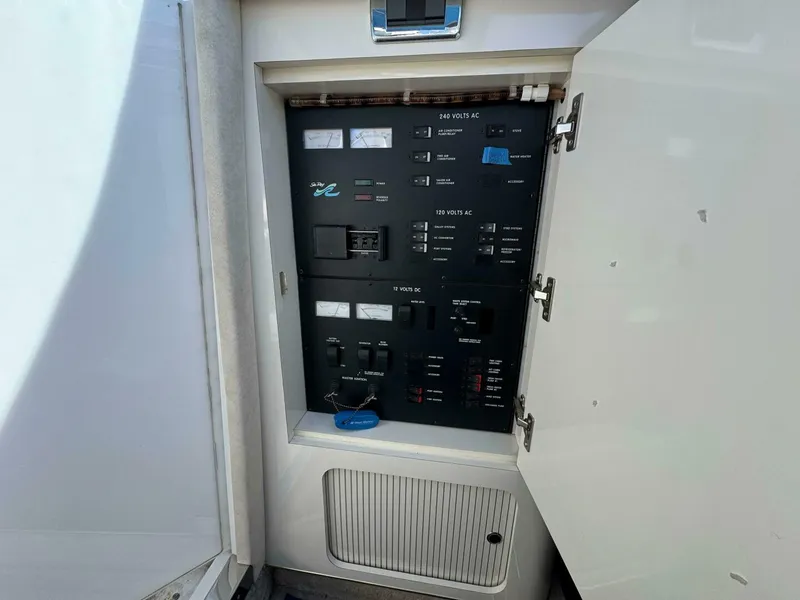 Slide: The Image of Sea Ray 450 Sundancer 1997 - 34