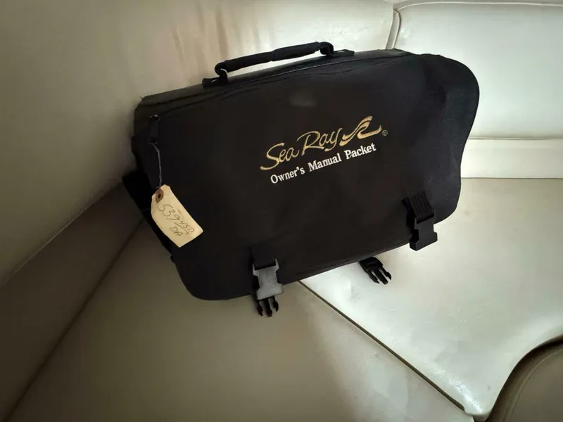 Slide: The Image of Sea Ray 450 Sundancer 1997 - 36