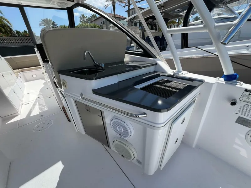Slide: The Image of Everglades 340 Dual Console 2019 - 15