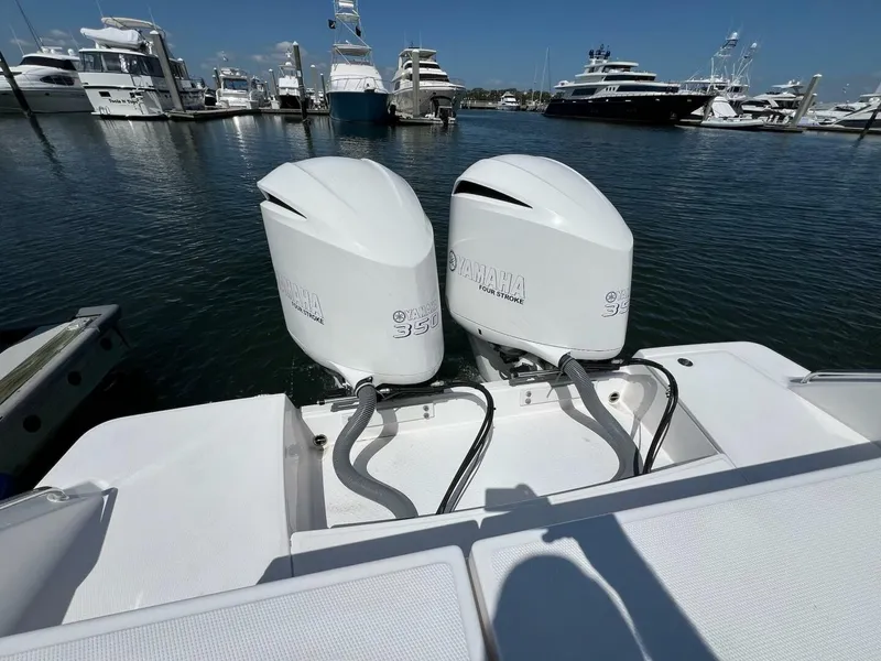 Slide: The Image of Everglades 340 Dual Console 2019 - 26