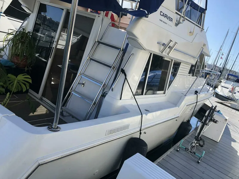 Slide: The Image of Carver Yachts 370 1999 - 2